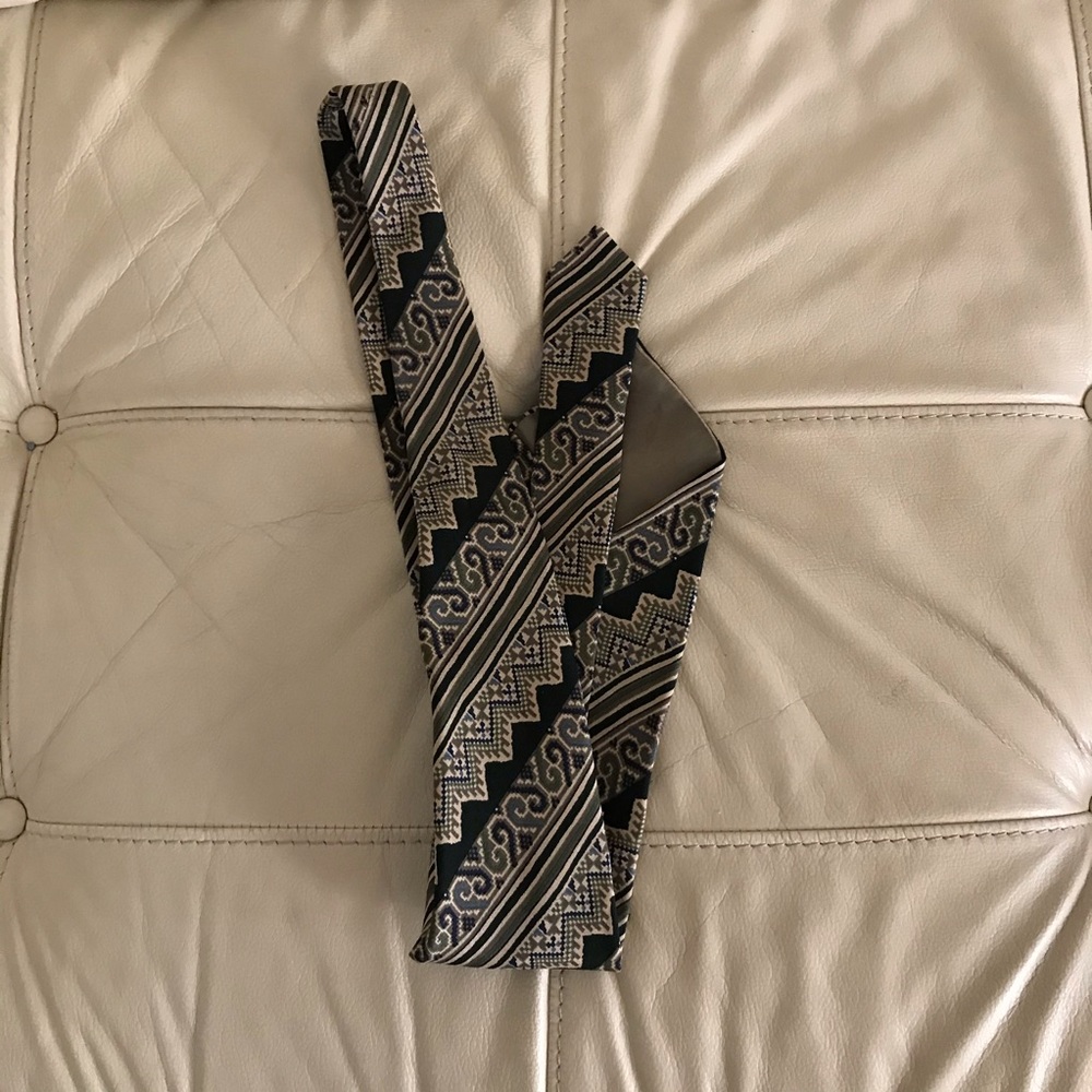 Giorgio Armani Silk Men’s Tie - Picture 2 of 5